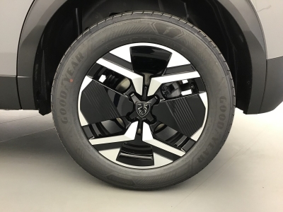 Peugeot 2008 GT HYBRID 136 e-DSC6