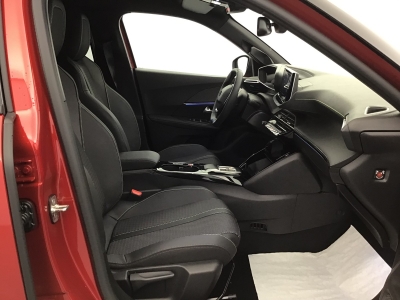 Peugeot 2008 GT HYBRID 136 e-DSC6