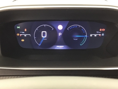 Peugeot 2008 GT HYBRID 136 e-DSC6
