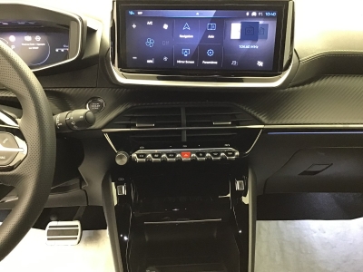 Peugeot 2008 GT HYBRID 136 e-DSC6