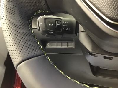 Peugeot 2008 GT HYBRID 136 e-DSC6