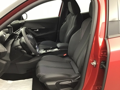 Peugeot 2008 GT HYBRID 136 e-DSC6