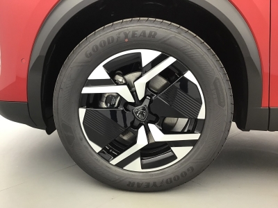 Peugeot 2008 GT HYBRID 136 e-DSC6