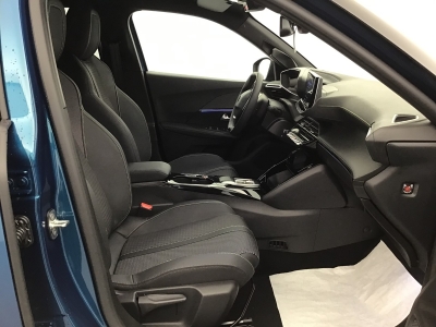 Peugeot 2008 GT HYBRID 136 e-DSC6