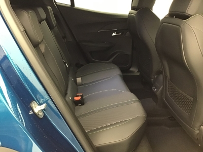 Peugeot 2008 GT HYBRID 136 e-DSC6