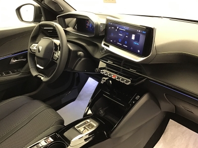 Peugeot 2008 GT HYBRID 136 e-DSC6