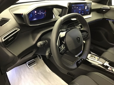 Peugeot 2008 GT HYBRID 136 e-DSC6