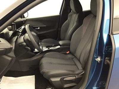 Peugeot 2008 GT HYBRID 136 e-DSC6