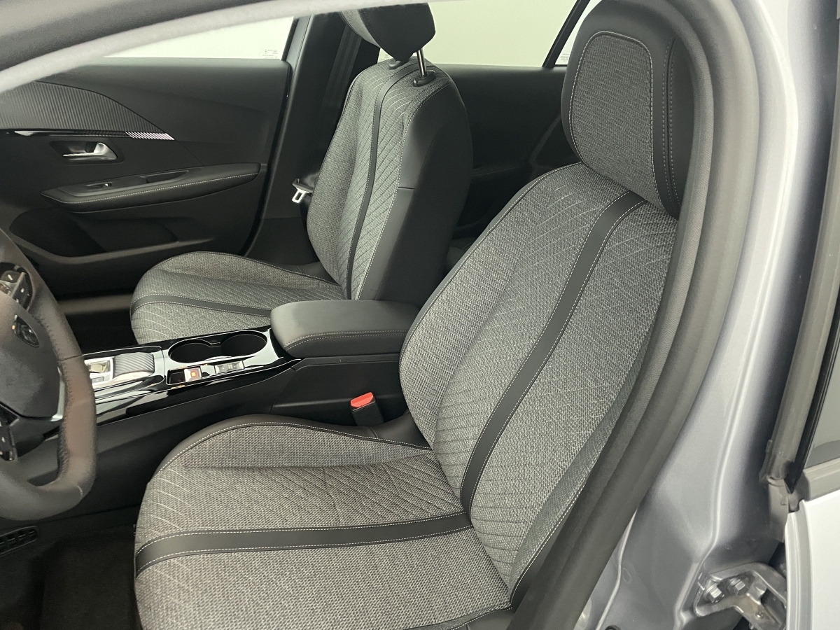 Peugeot 208 8