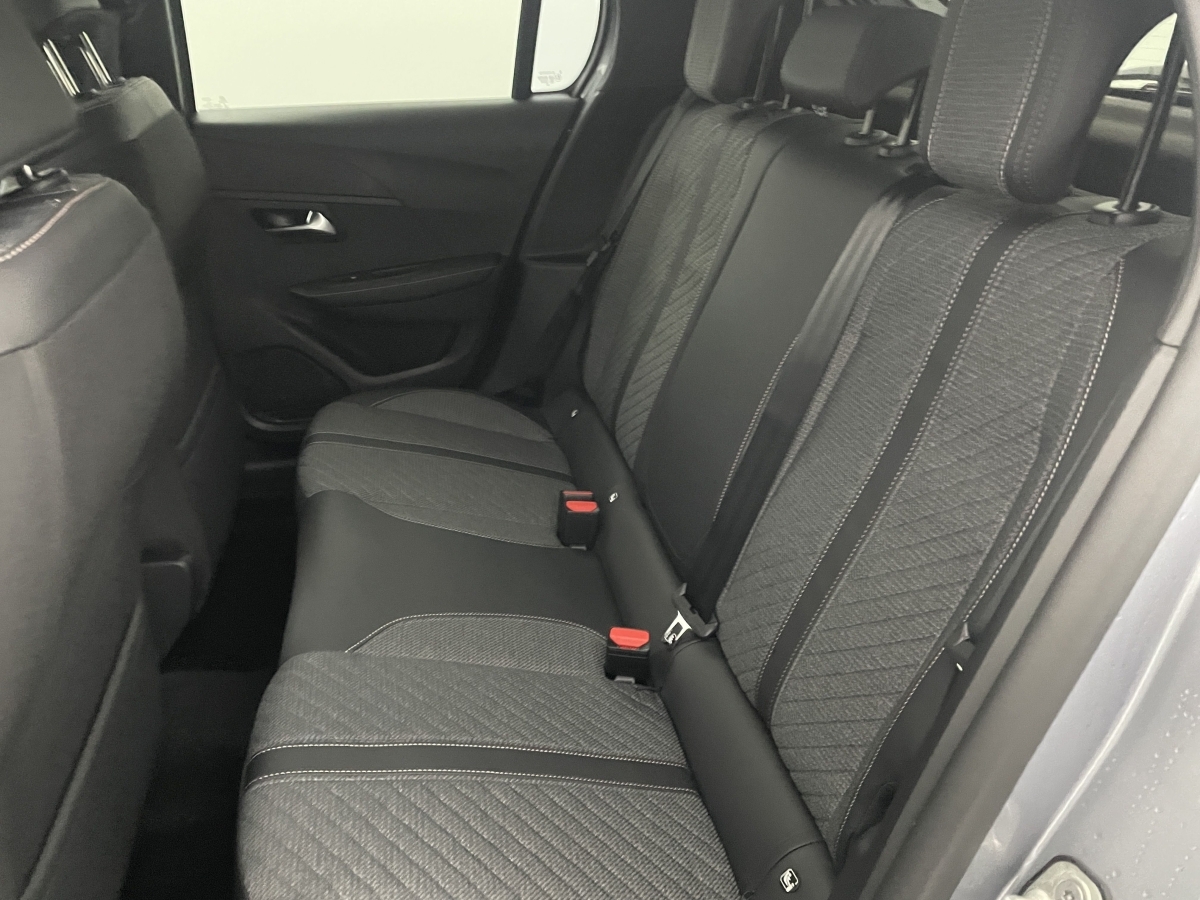 Peugeot 208 9