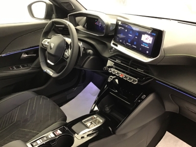 Peugeot 2008 PureTech 130 S&S EAT8 GT
