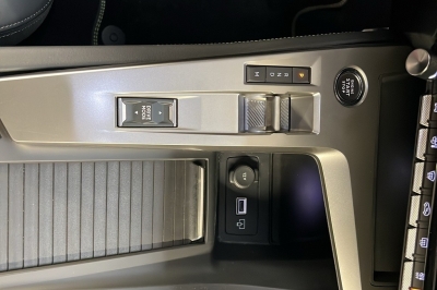 Peugeot 408 Hybrid 145 e-DCS6 GT