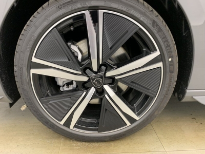 Peugeot 308 Hybrid 145 e-DCS6 GT