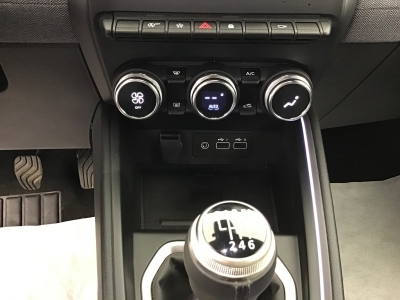 Renault Clio V TECHNO TCE 90 6 v