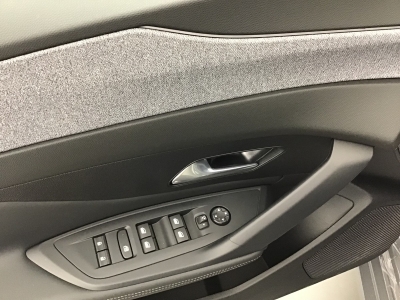 Peugeot 308 ALLURE BlueHDi 130 EAT8