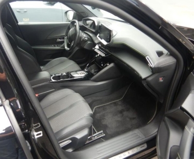 Peugeot 2008 BlueHDi 130 S&S EAT8 GT