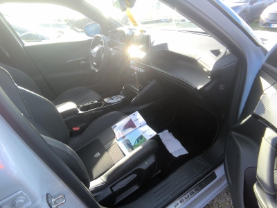 Peugeot 2008 NOUVEAU Hybrid 145 ch e-DCS6 GT